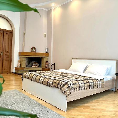 Apartments In The City Center, Near A Theatre, Zlata Plaza Rivne Exterior foto