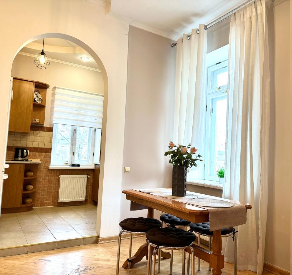 Apartments In The City Center, Near A Theatre, Zlata Plaza Rivne Exterior foto